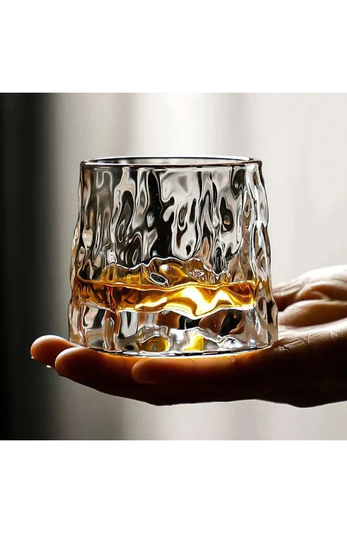 Spinning Whisky Glass with Wooden Coaster